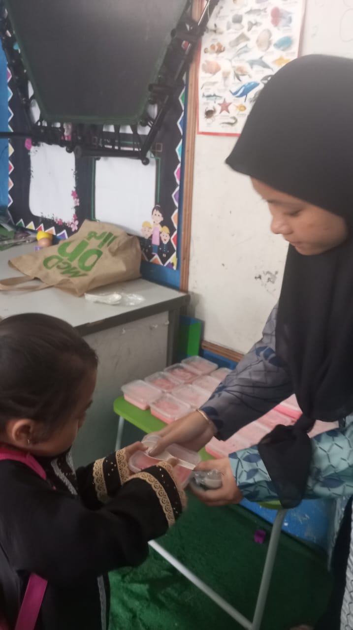 aku senang makan puding